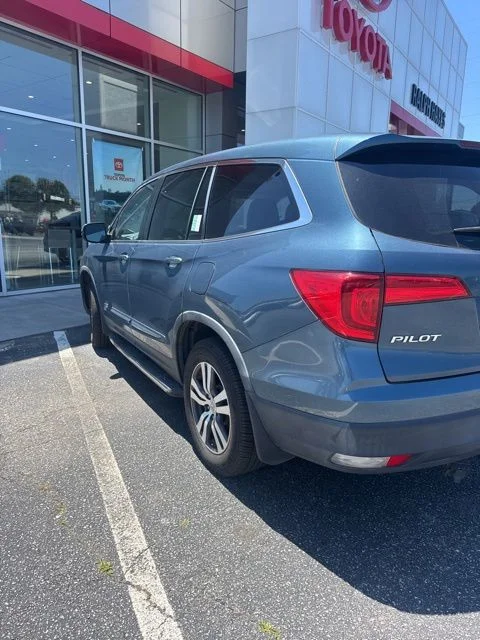 Used 2017  Honda EX-L image 4