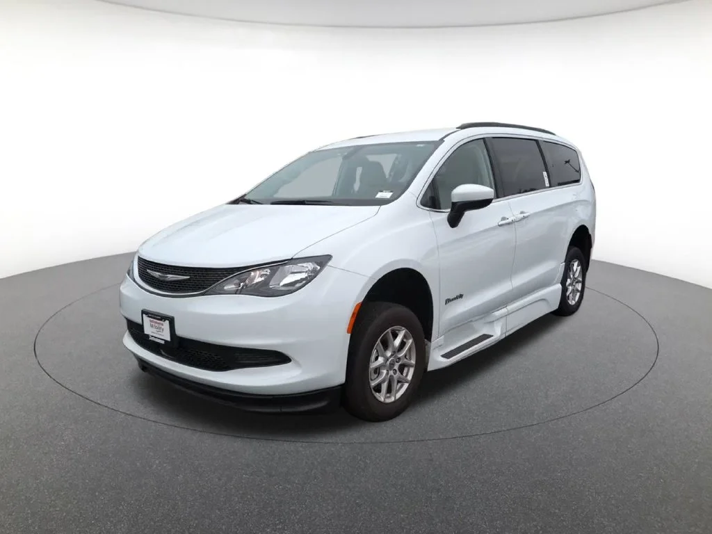 2021 Chrysler Voyager