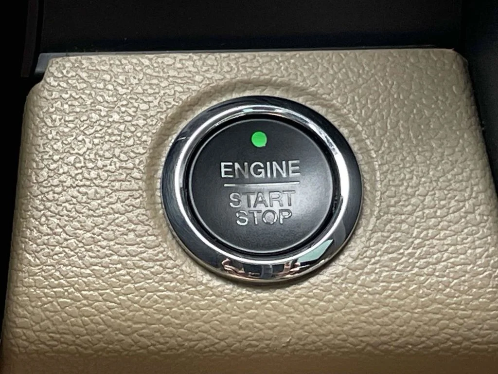 Used 2015 Black Ford Lariat image 25