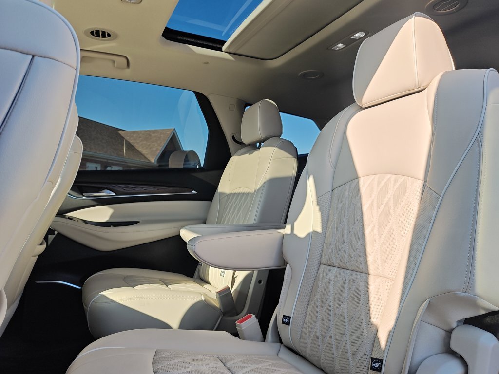Used 2022 White Buick Avenir image 14