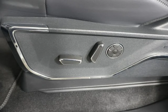 New 2026 Star White Metallic Tri-Coat Ford Platinum® image 29