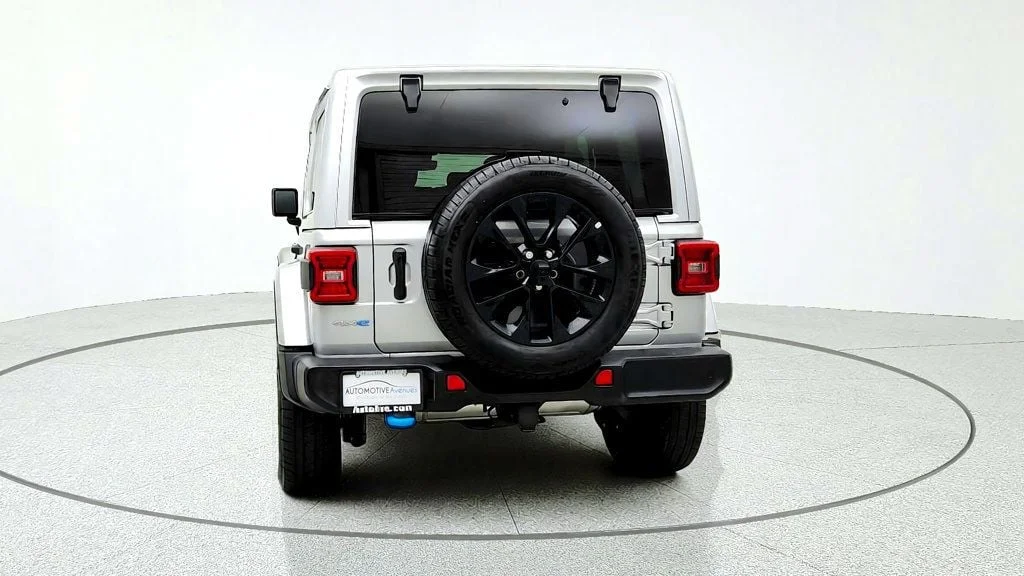 Used 2024 Silver Zynith Clearcoat Jeep Sahara 4x4 image 6