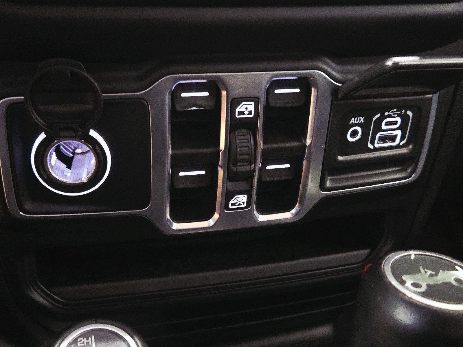 Used 2020 RED JEEP SAHARA image 58