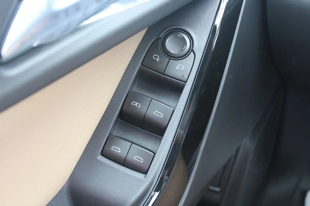 New 2026 Mosaic Black Metallic Chevrolet ACTIV image 22