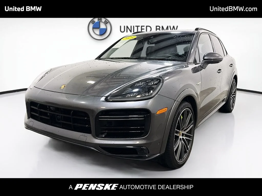 2023 Porsche Cayenne Turbo S E-Hybrid's photo