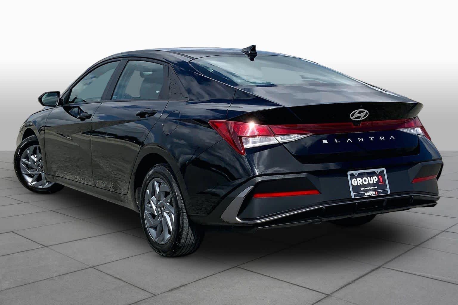 Used 2024 Abyss Black Hyundai SEL image 12