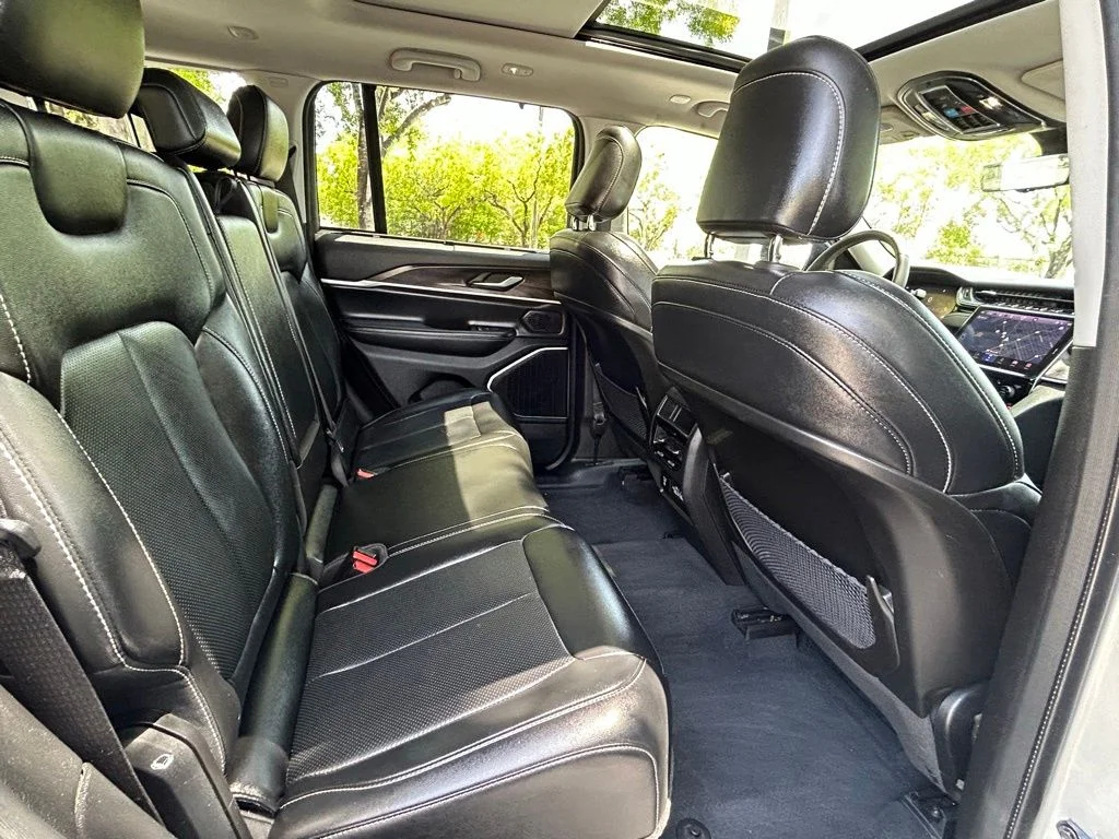 Used 2023 Silver Jeep 4xe image 45
