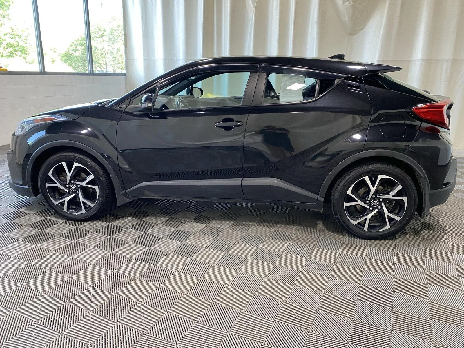 Used 2018 Black Sand Pearl Toyota XLE Premium image 7