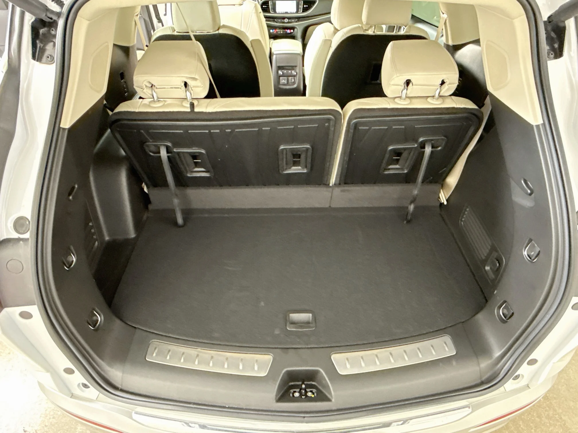 Used 2023 White Frost Tricoat Buick Essence image 28