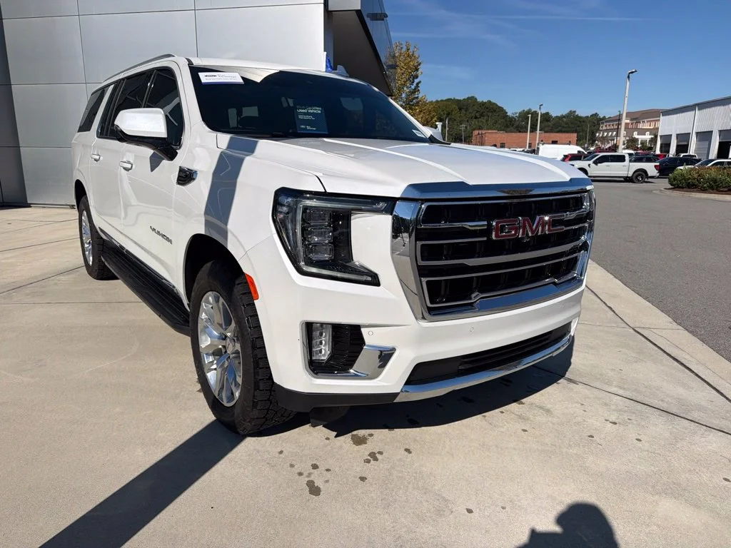 Used 2023 White GMC SLT image 1