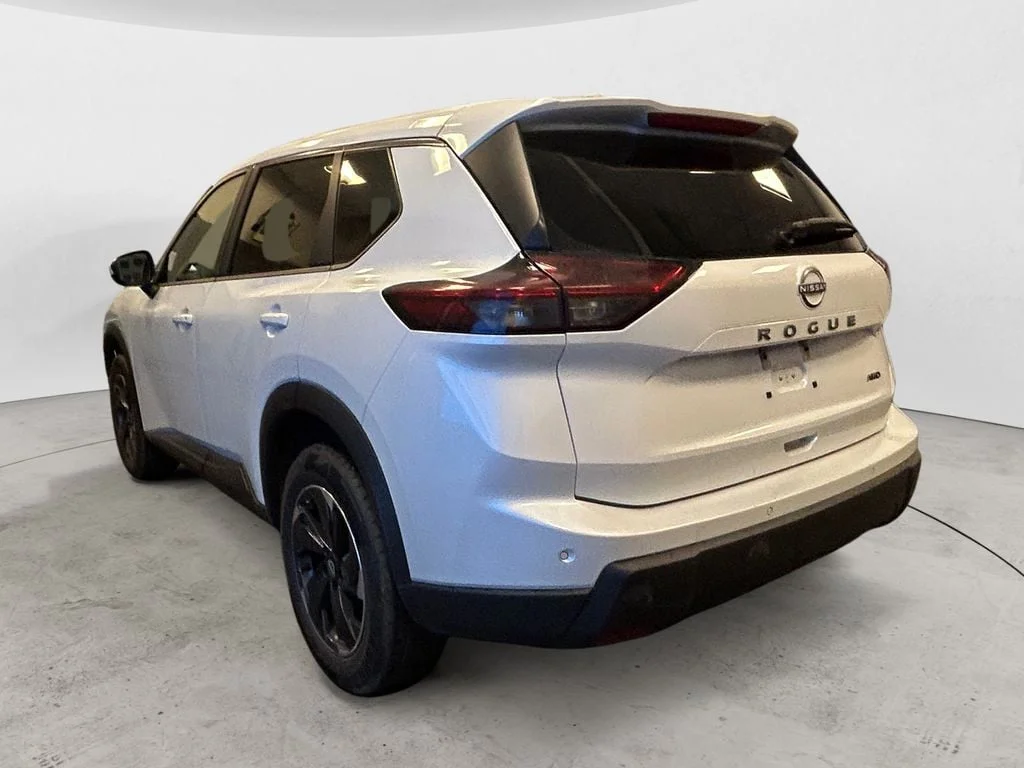 Used 2025 White Pearl Nissan SV image 3