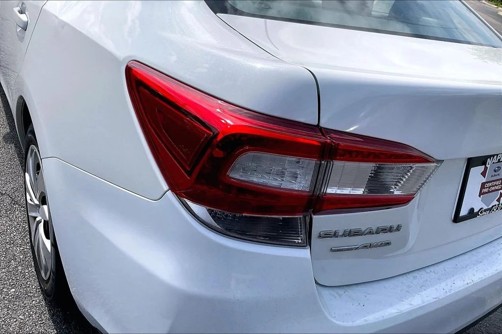 Used 2022 White Subaru Base image 32