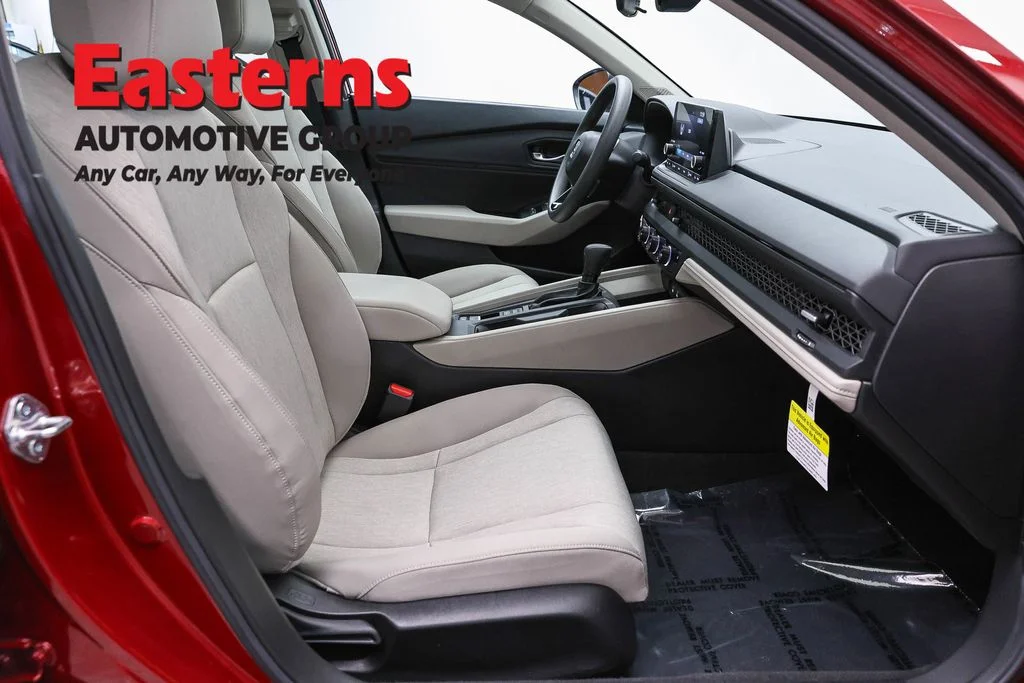 Used 2025 Red Honda SE image 24