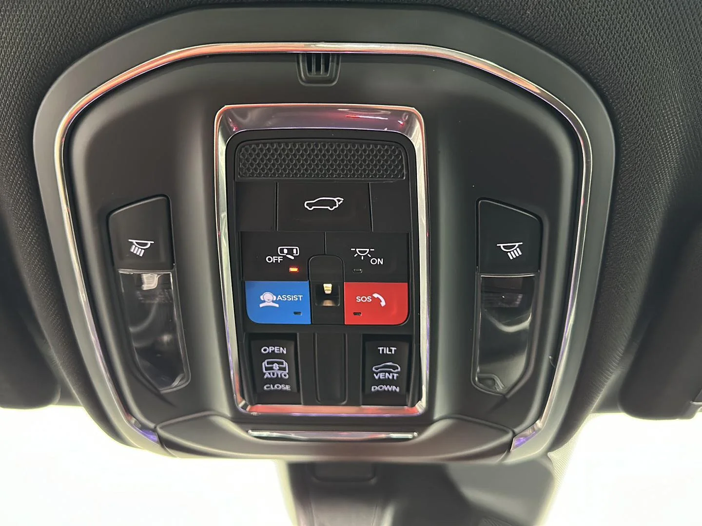 Used 2025 Silver Zynith Jeep Altitude X image 39