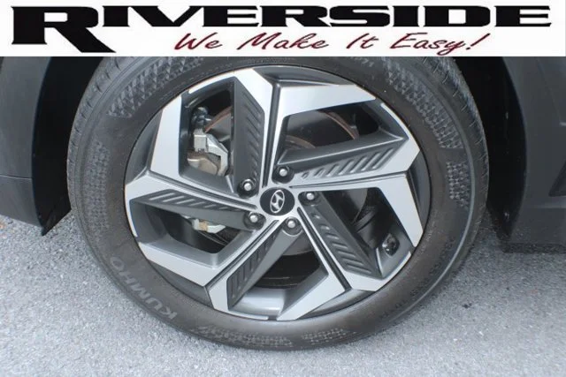 Used 2022 Phantom Black Hyundai SEL image 5