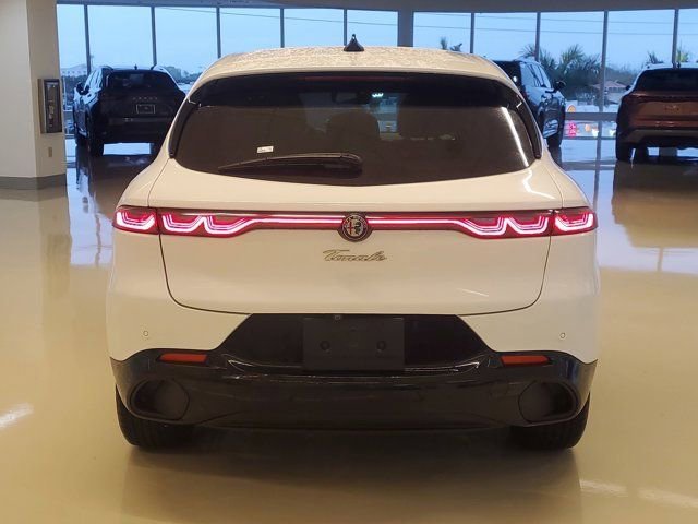 Used 2025 Milano White Alfa Romeo Base image 9
