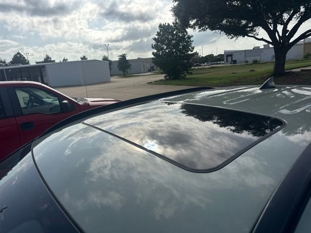 Used 2024 Green Hyundai Limited image 7