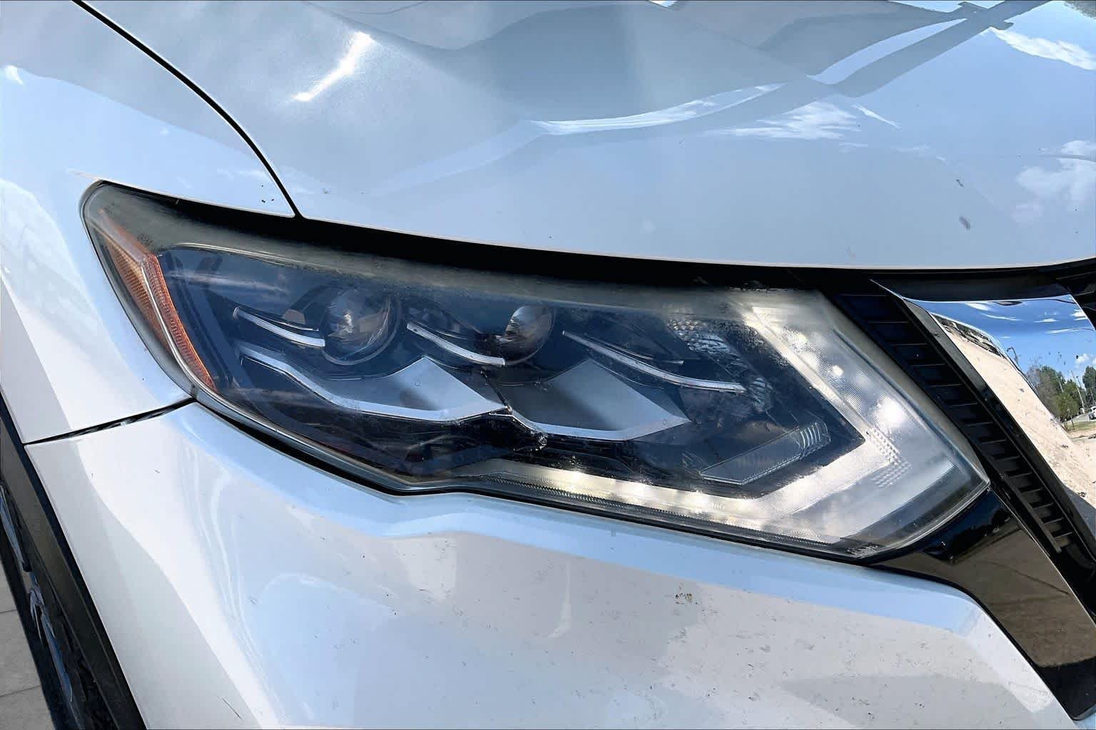Used 2017 Pearl White Nissan SL image 27