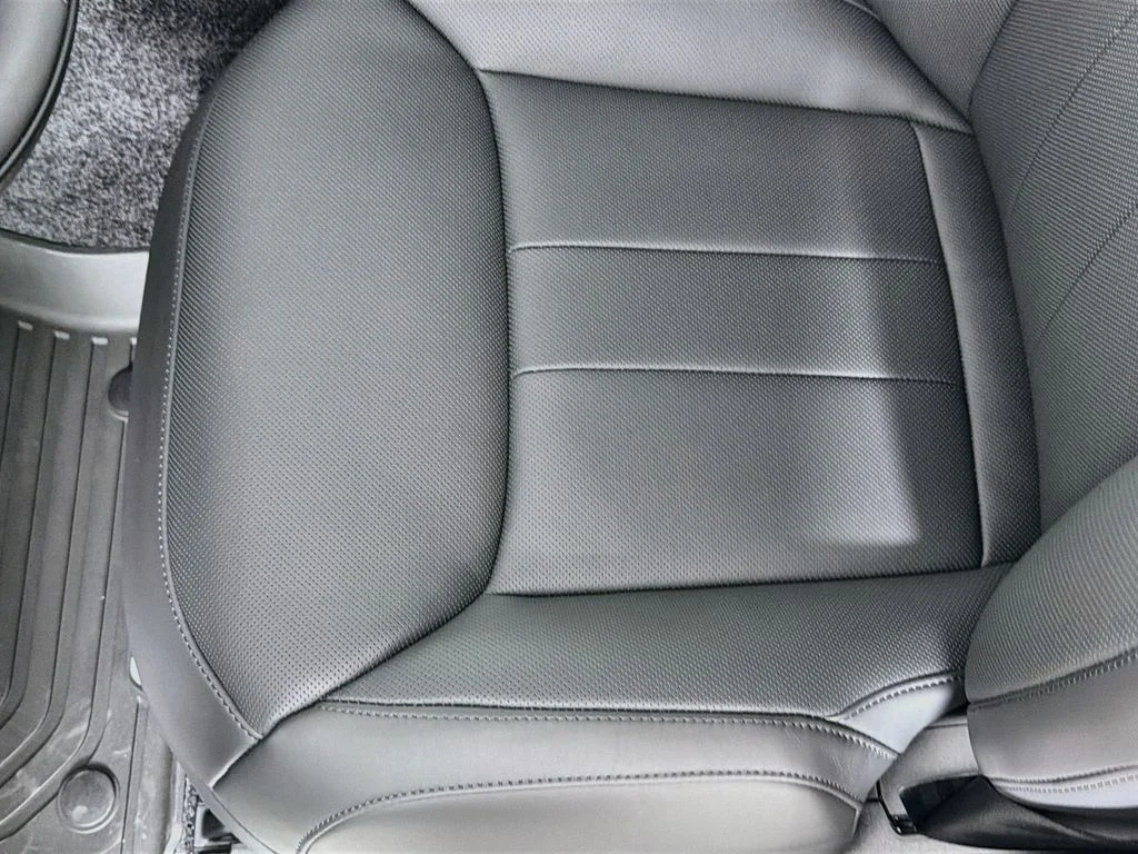 New 2026 Varesine Blue Land Rover SE image 20