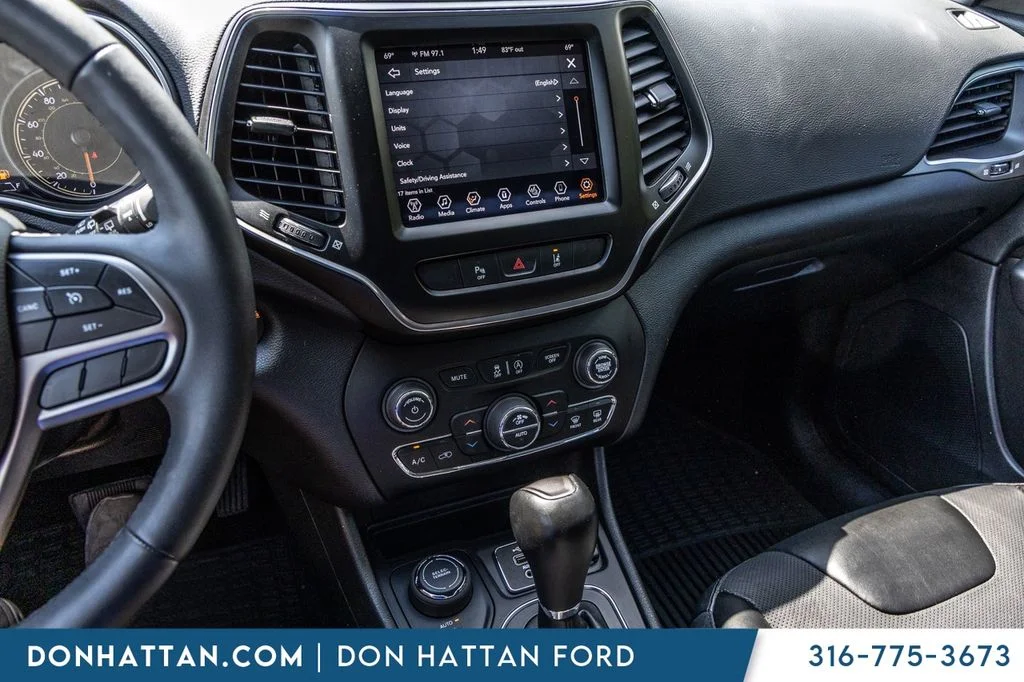 Certified Used 2022 Gray Jeep Latitude Lux image 8