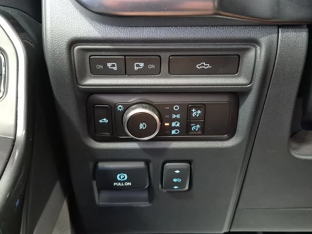Certified Used 2023 Oxford White Ford LARIAT image 20