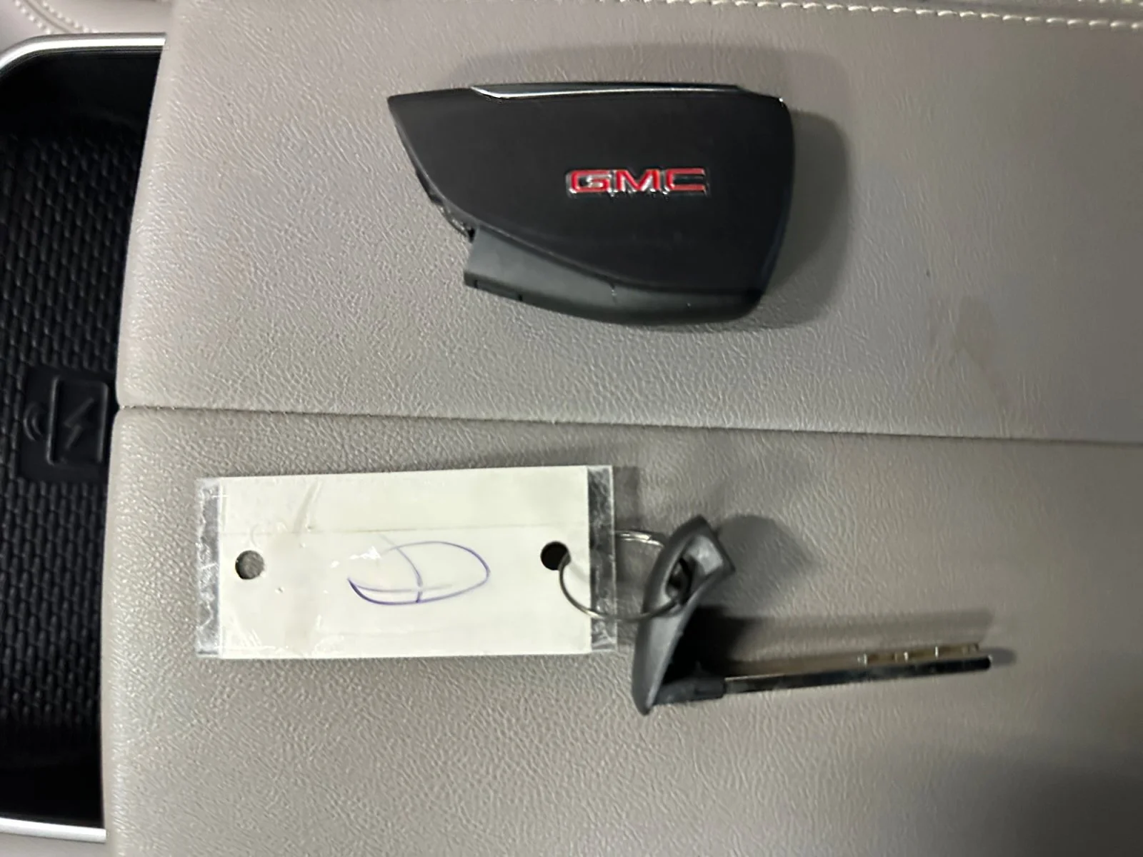 Used 2025 Sterling Metallic GMC AWD Elevation image 33