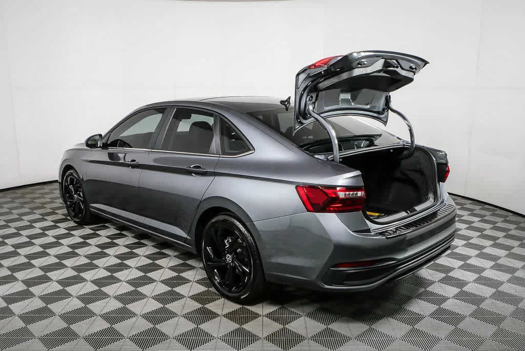New 2026 Platinum Gray Metallic Volkswagen SE image 32