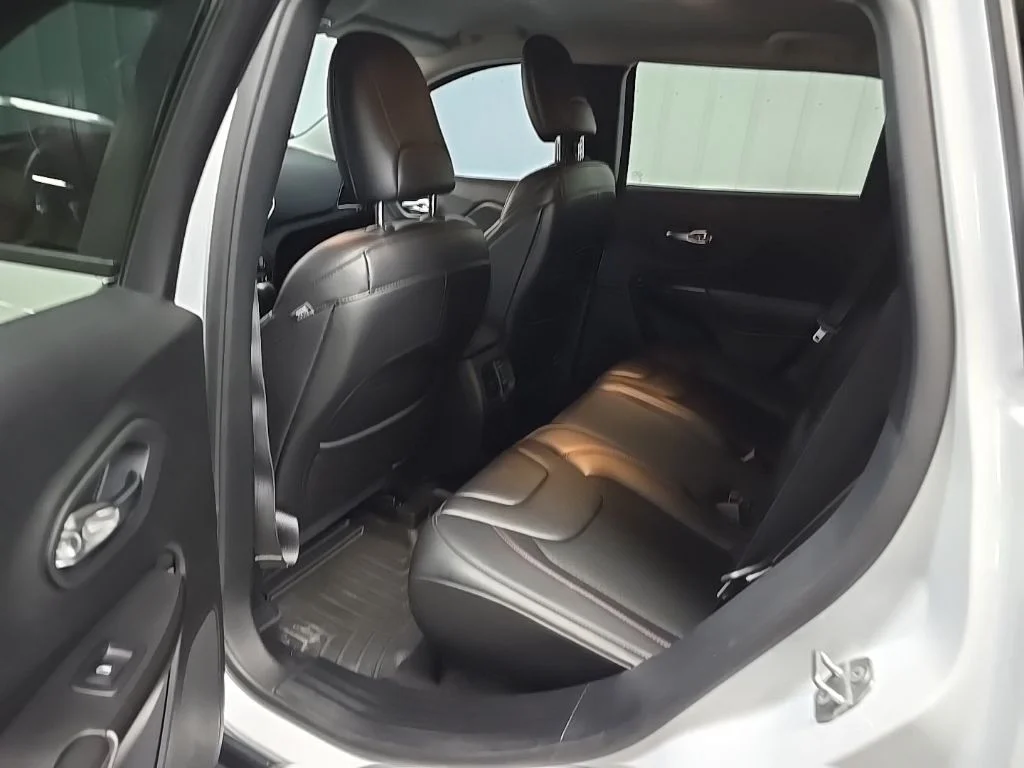 Used 2019 White Jeep Trailhawk image 33