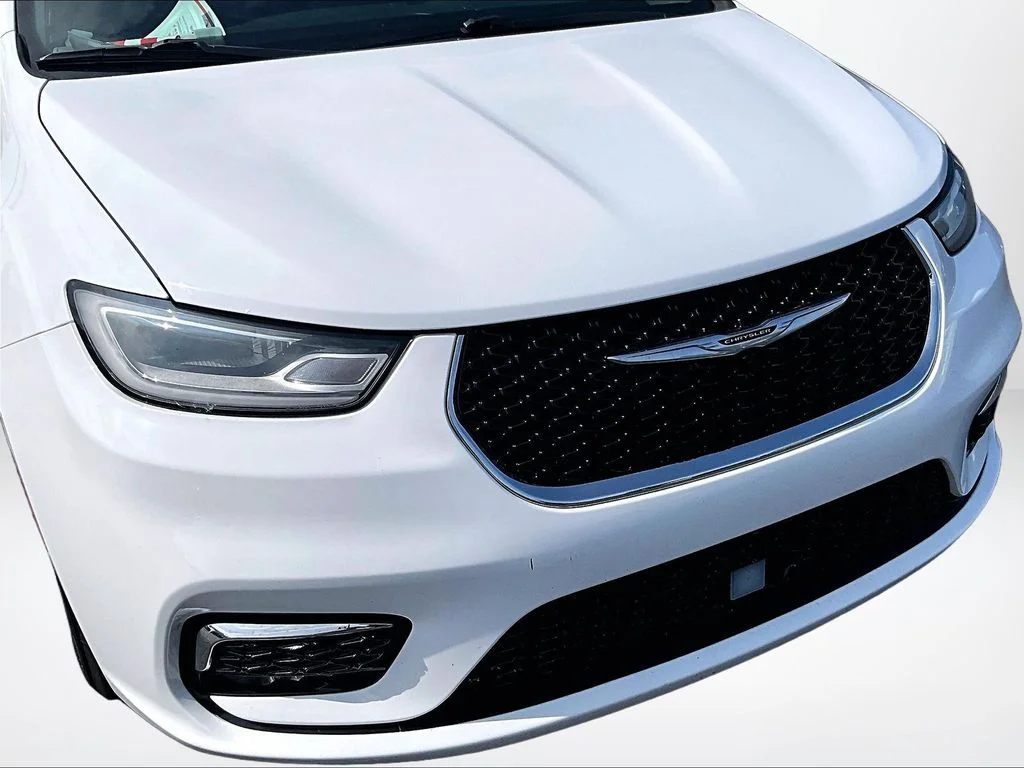 Used 2022 White Chrysler Touring L image 27