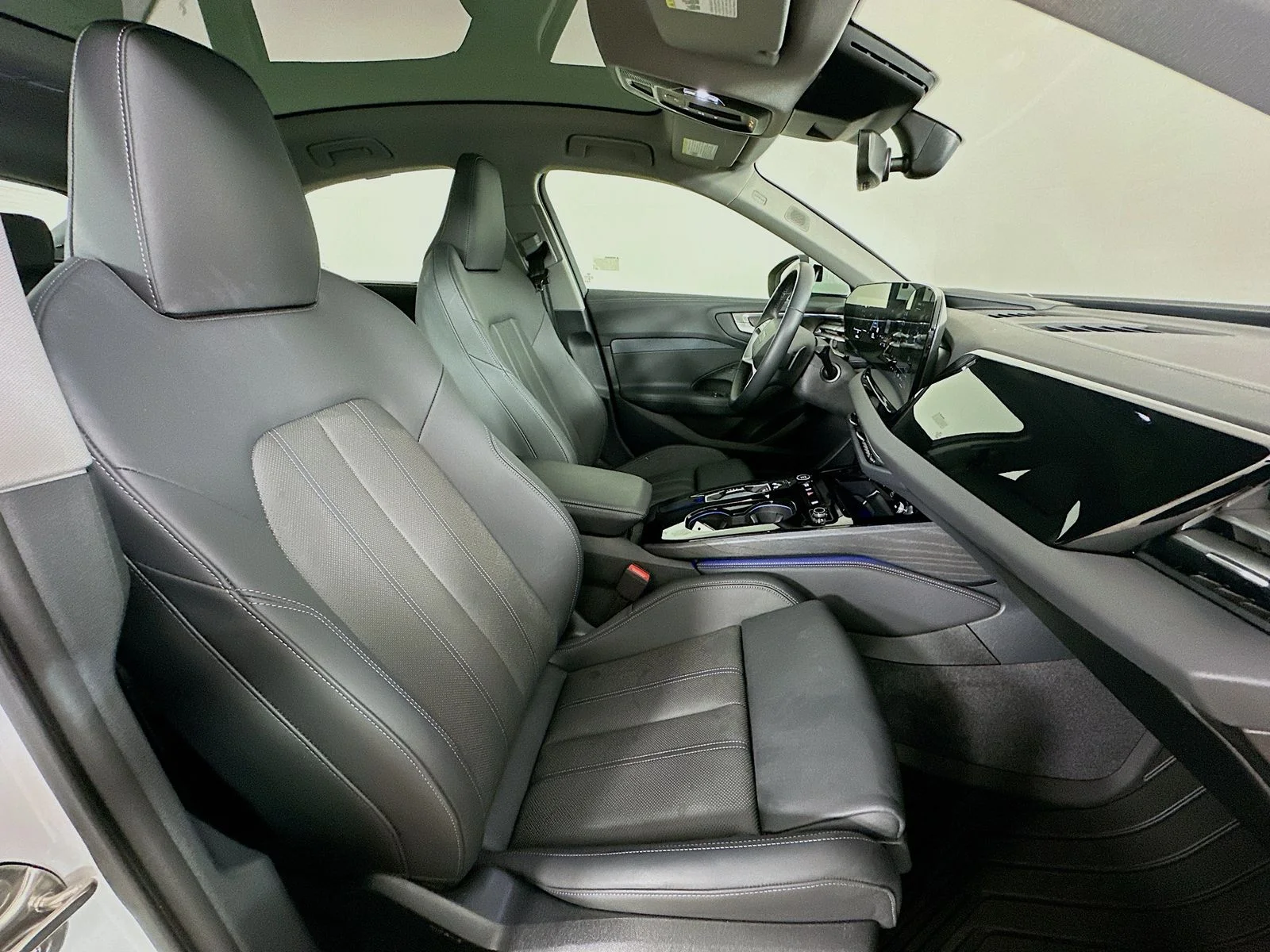 Used 2025 White Audi  image 43