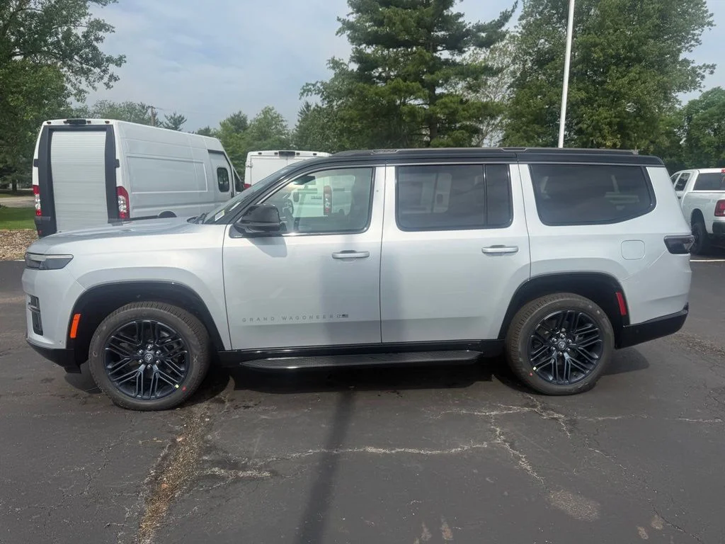New 2026 Silver-Zynith Exterior Paint Jeep 85th Anniversary Edition image 7