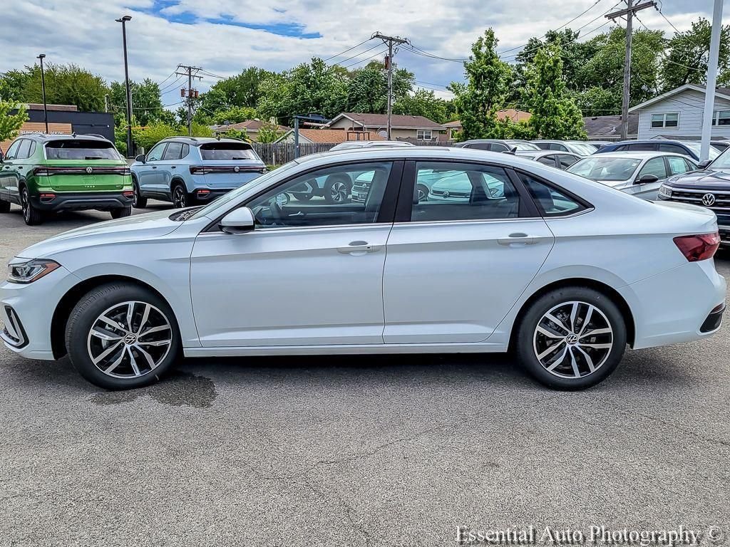 New 2026 Opal White Pearl Volkswagen 1.5T SE image 3
