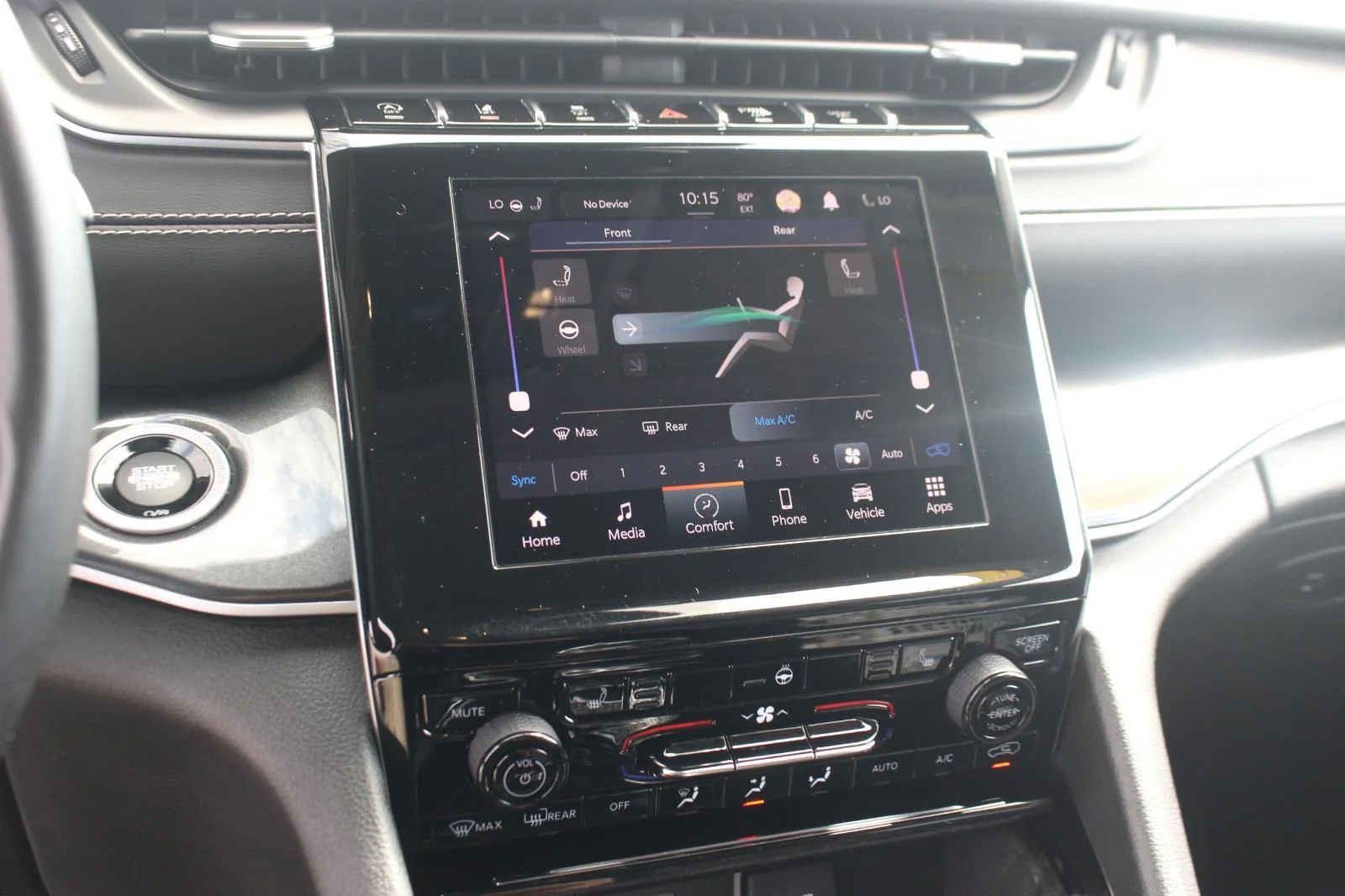 Used 2022 Gray Jeep Laredo image 21