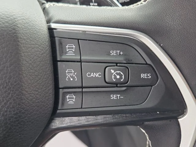 Used 2025 Black Jeep Laredo image 24