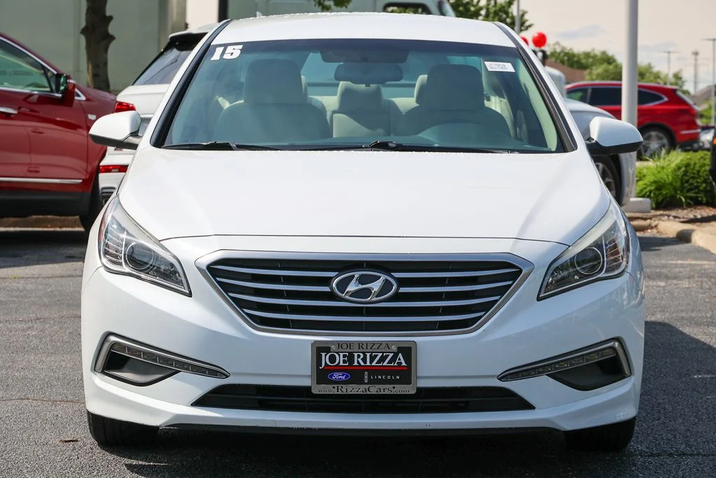 Used 2015 White Hyundai SE image 22