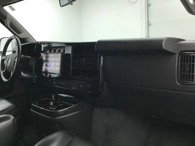 Used 2023 Silver GMC Explorer Limited SE image 44