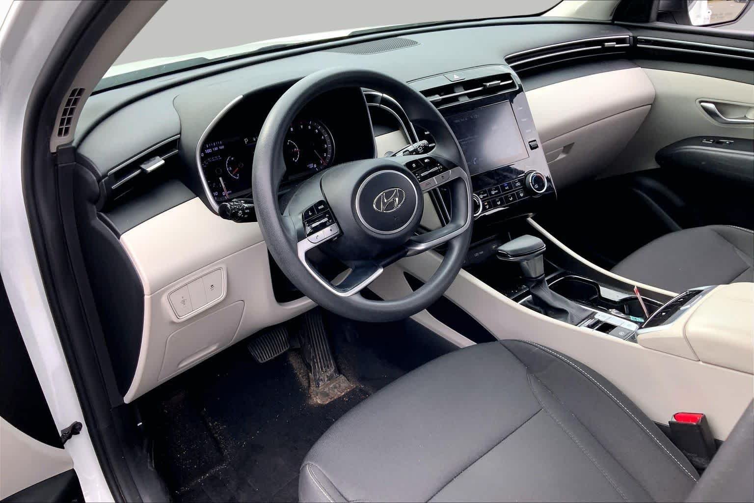 Used 2022 Quartz White Hyundai SEL image 18