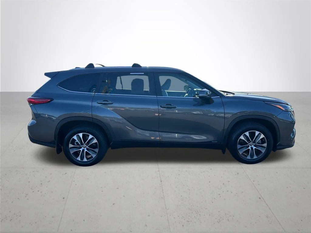 Used 2023 Gray Toyota XLE image 6