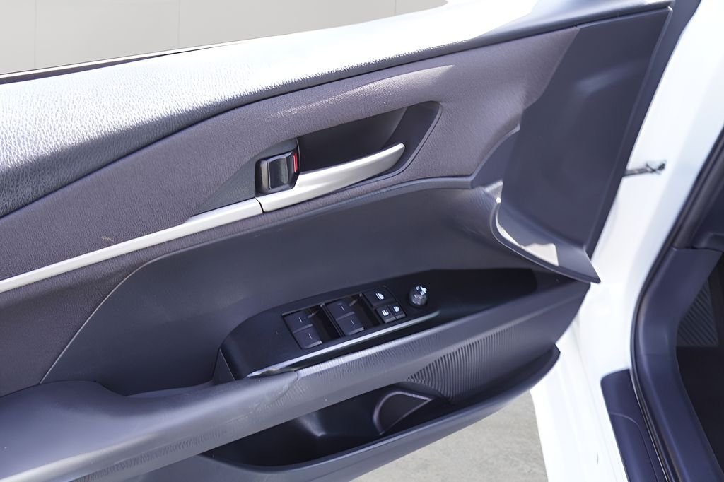 Used 2025 Ice Cap Toyota LE image 16