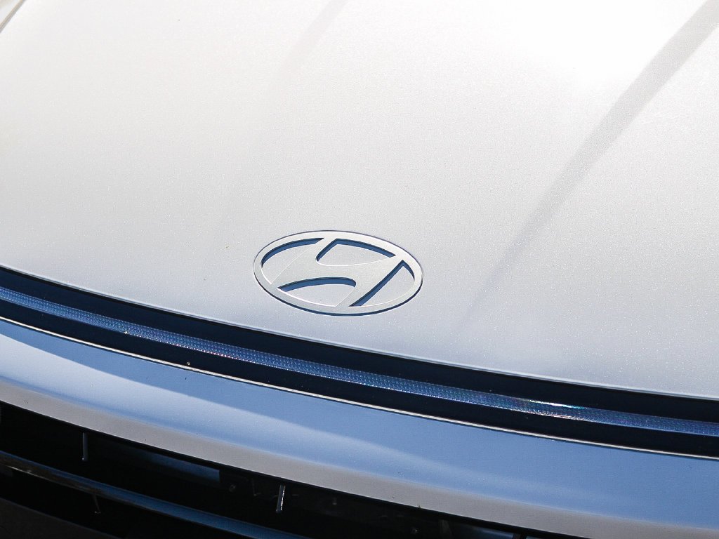 Used 2026 White Hyundai SEL Sport image 6
