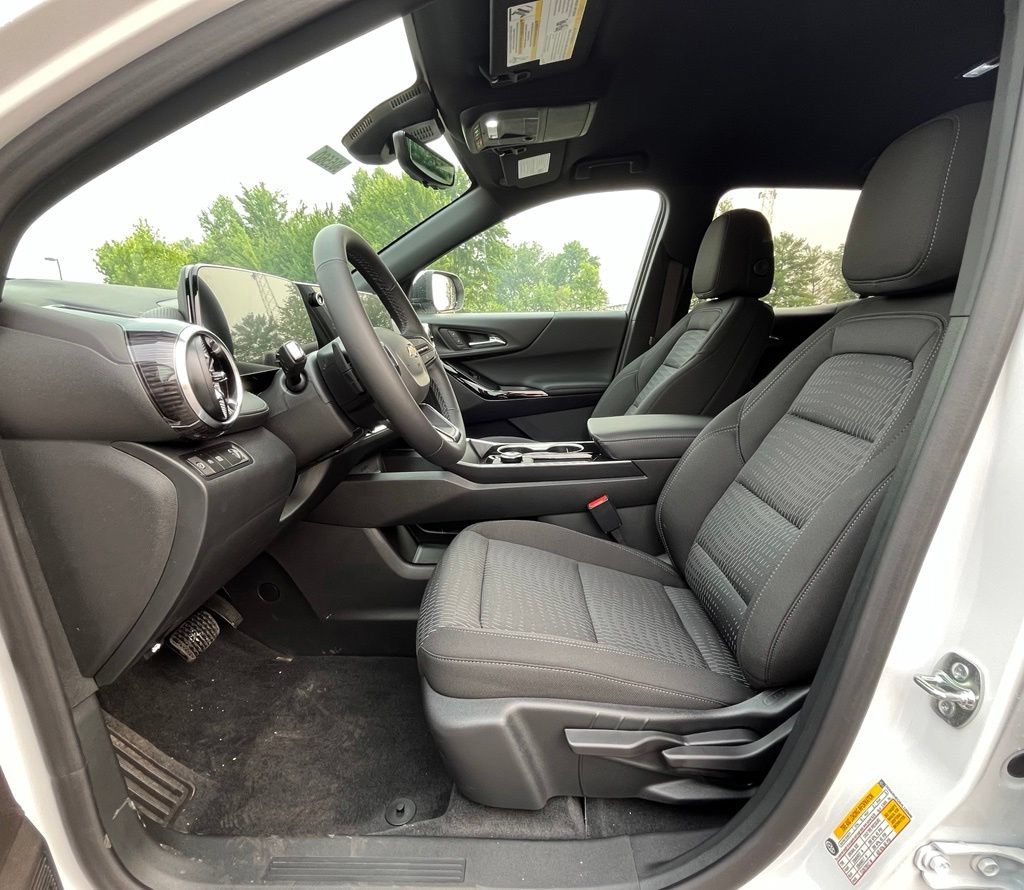 2027 Chevrolet Equinox LT - Photo 8