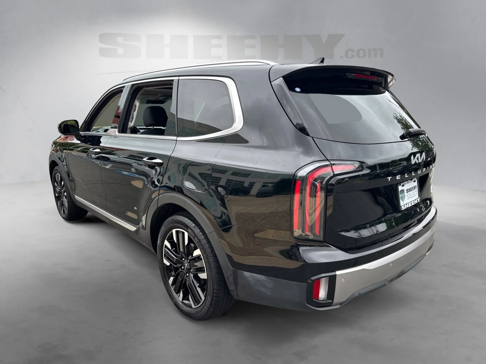 Used 2025 Black Kia SX-Prestige image 17