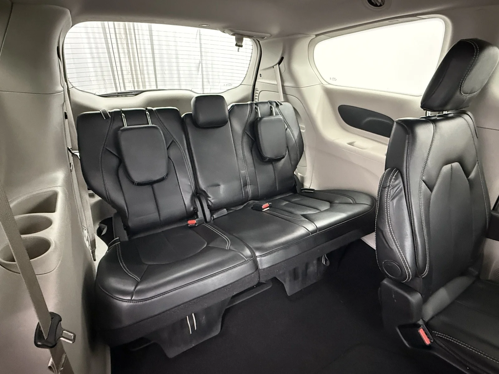 Used 2024 Diamond Black Crystal Pearlcoat Chrysler Touring L image 44