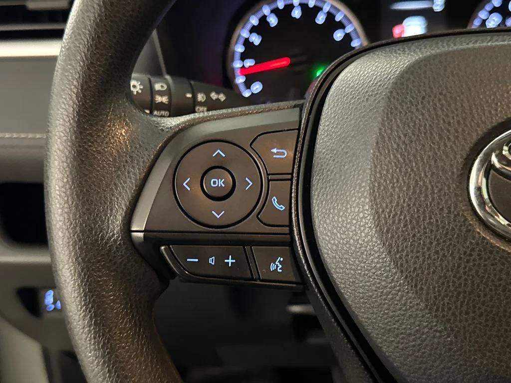 Certified Used 2020  Toyota XLE image 19