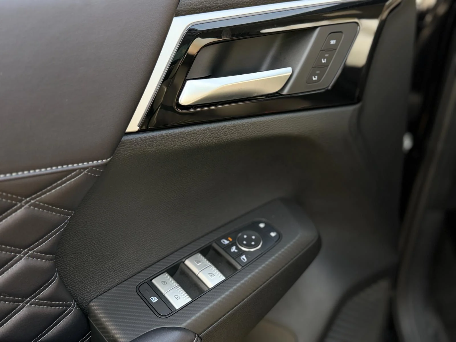 2025 Mitsubishi Outlander Plug-in Hybrid SEL - Photo 15