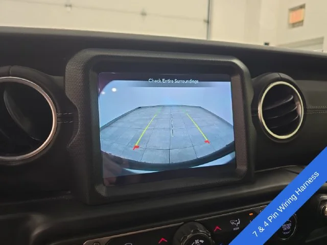 Used 2020 Bikini Pearlcoat Jeep Unlimited Sahara image 23
