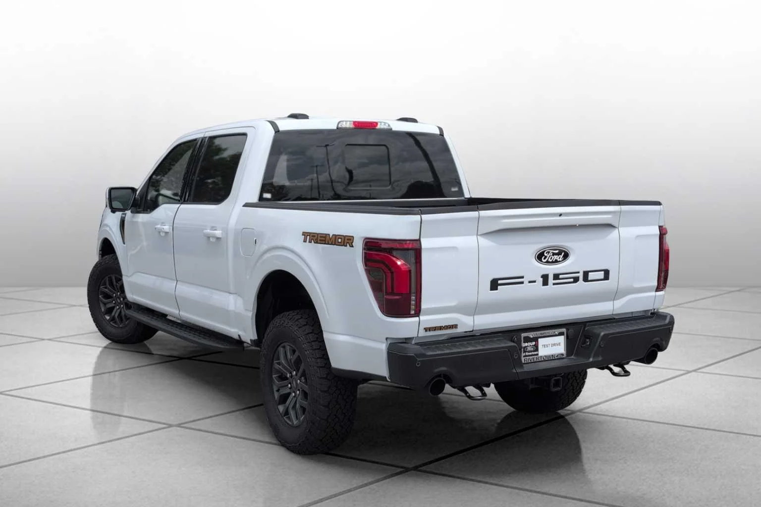 New 2026 Oxford White Ford Tremor image 13