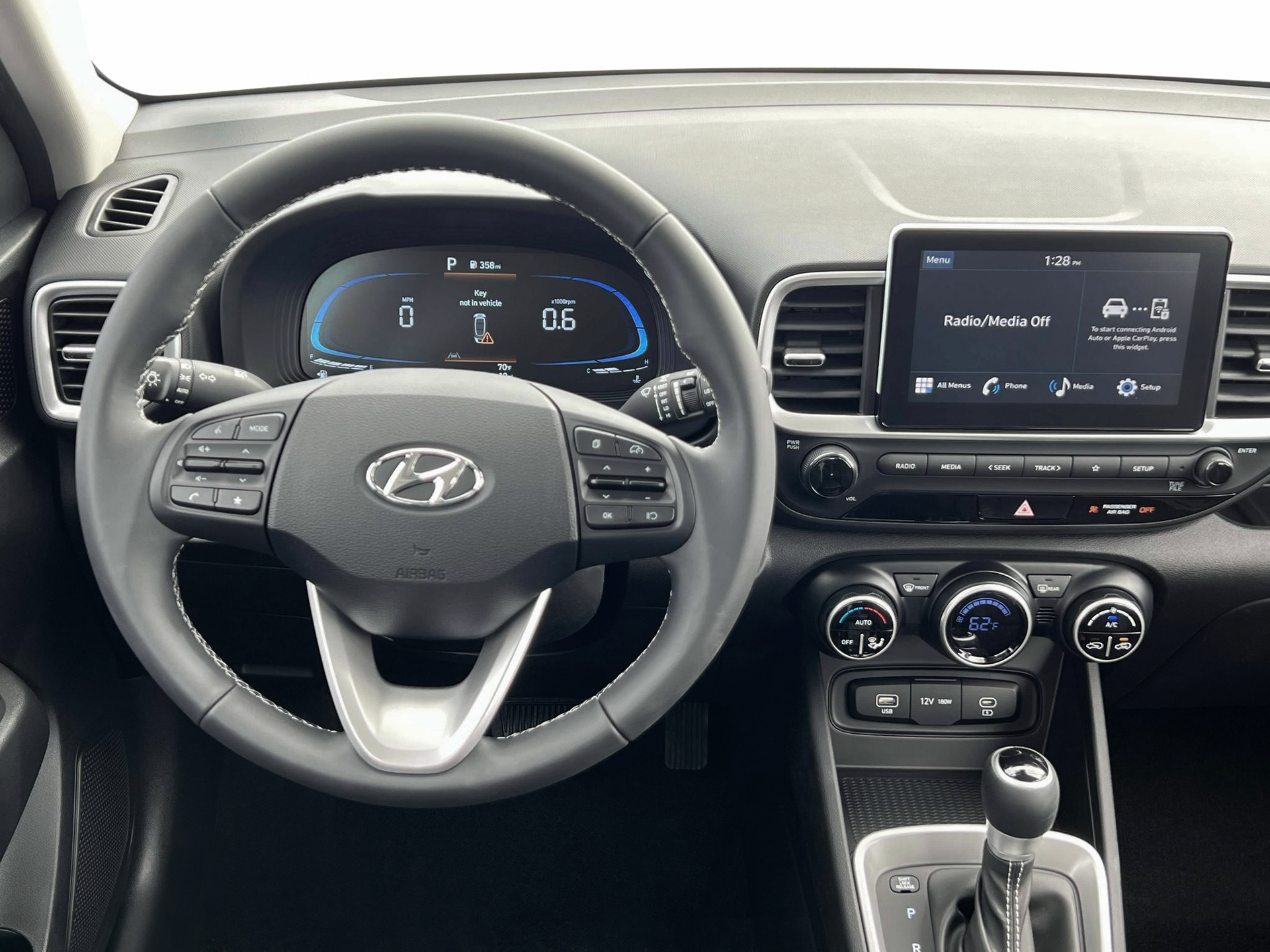 2025 Hyundai Venue SEL - Photo 17
