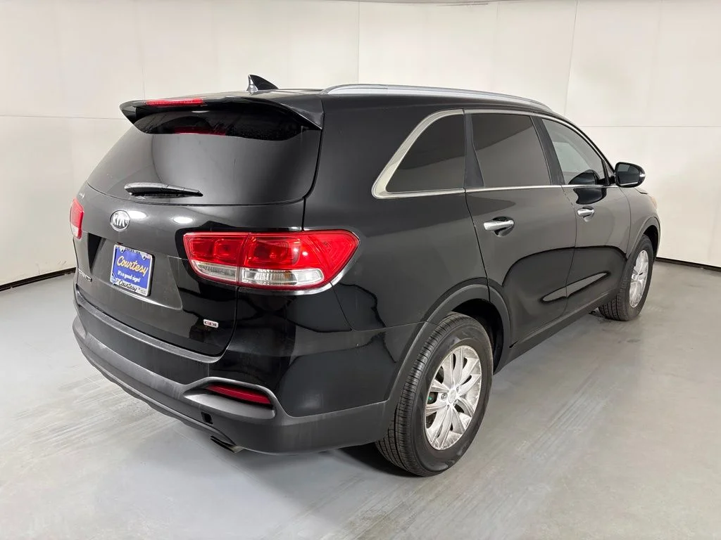 Used 2016 Black Kia LX image 8