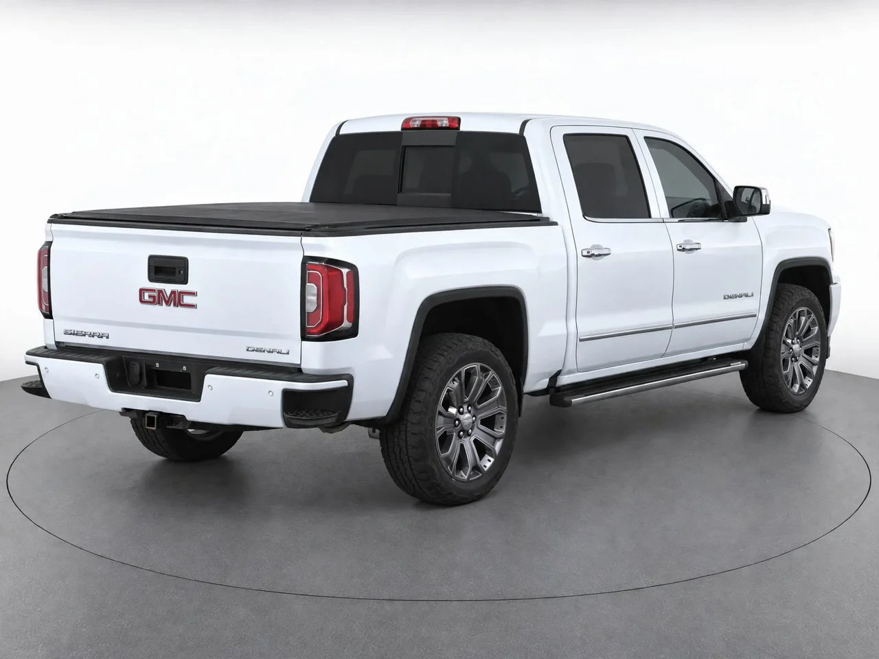 Used 2016 WHITE FROST TRICOAT GMC Denali image 4